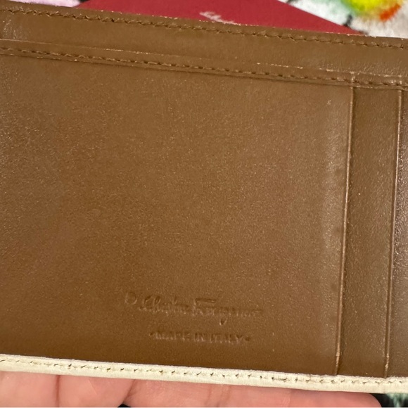 Salvatore Ferragamo Ivory Leather Cardholder – Made in Italy - Picture 4 of 6